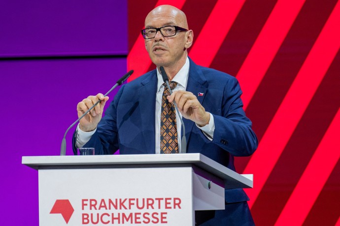 Ministr kultury Oto Klempíř to při svém proslovu na knižním festivale ve Frankfurtu pěkně schytal.