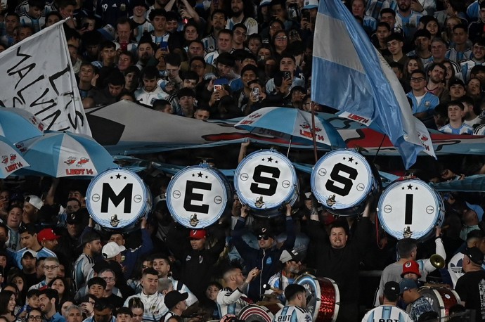 Fanoušci vzdali Messimu hold.