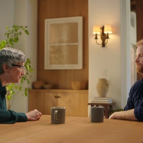 Princ Harry s doktorkou Mary-Frances O'Connor při rozhovoru.