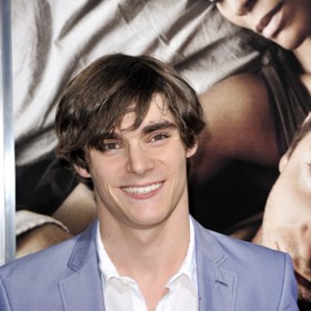 RJ Mitte trpěl dětskou mozkovou obrnou. 