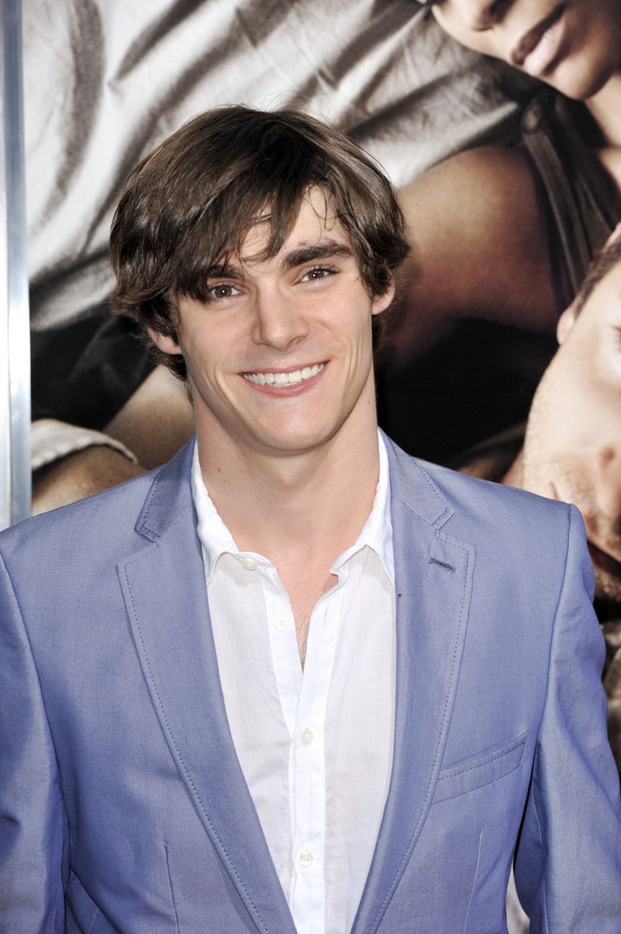 RJ Mitte trpěl dětskou mozkovou obrnou. 