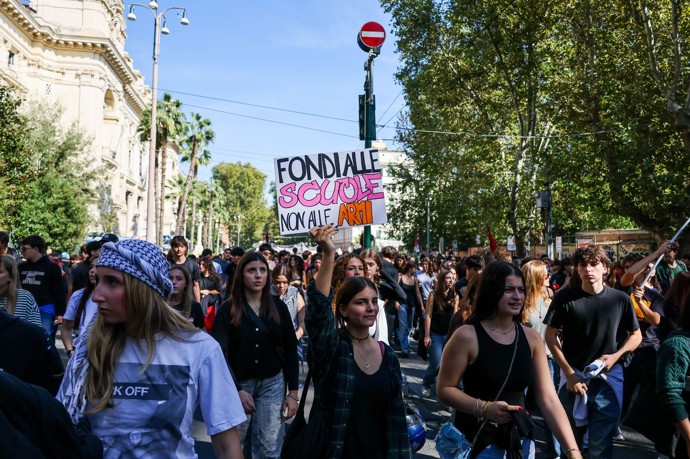 Studenti v Itálii protestují proti podmínkám na školách .