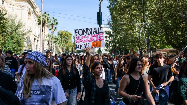 Studenti v Itálii protestují proti podmínkám na školách .