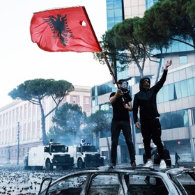 Protesty v Albánii trvají už pátý den.