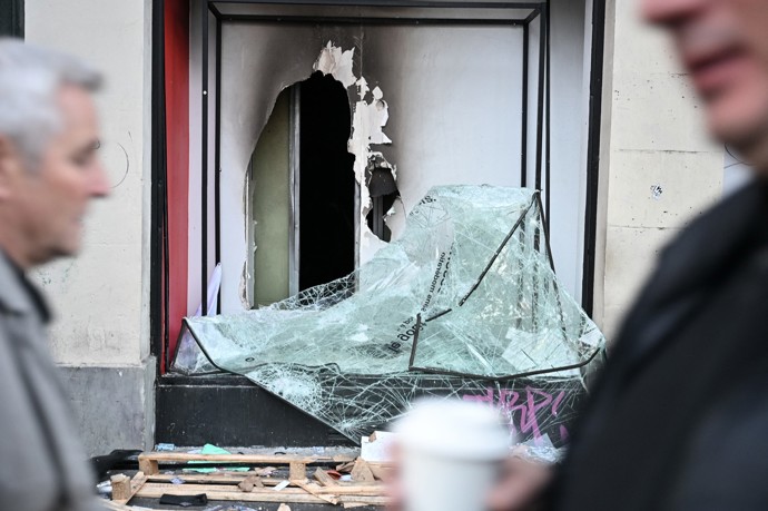 Protesty ve Francii přerostly v násilnosti. 