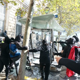 Protesty ve Francii přerostly v násilnosti.