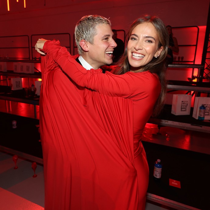 Andrea Bezděková si Sebastiana přitáhla do náruče.