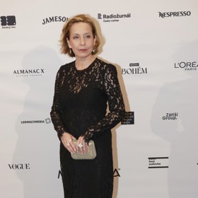 Decentní černá krajka dotvořila elegantní look