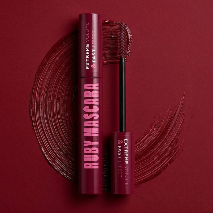 Barevná řasenka Ruby, Dermacol, 149 Kč Barevná řasenka Ruby, Dermacol, 149 Kč