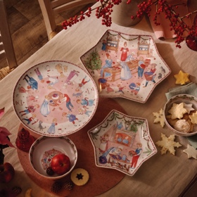 Vánoční tabule s příběhem. Renáta Fučíková vrátila na porcelán kouzlo Vánoc 19. století