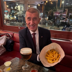 Andrej Babiš si v Bruselu zašel do jedné z místních restaurací.