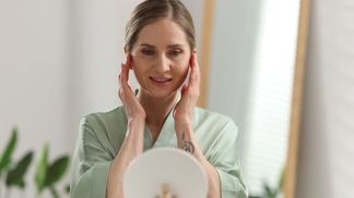 Jak jednoduše osvěžit svůj vzhled? Vsaďte na 6 jednoduchých a účinných beauty triků. Jak jednoduše osvěžit svůj vzhled? Vsaďte na 6 jednoduchých a účinných beauty triků.