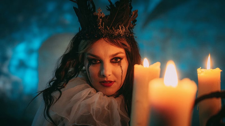 Ewa Farna se ve Zrádcích proměnila v děsivou bloudící duši.