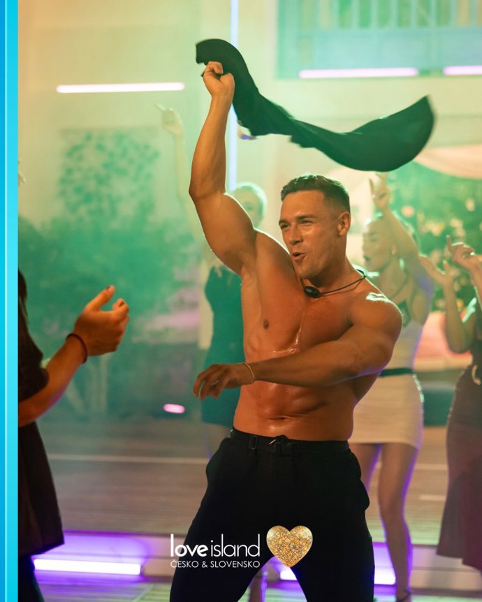Denis Lojek to na Love Islandu pořádně rozjíždí. 