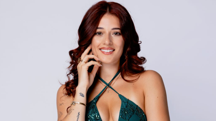 Bombshell Julie Spurná.