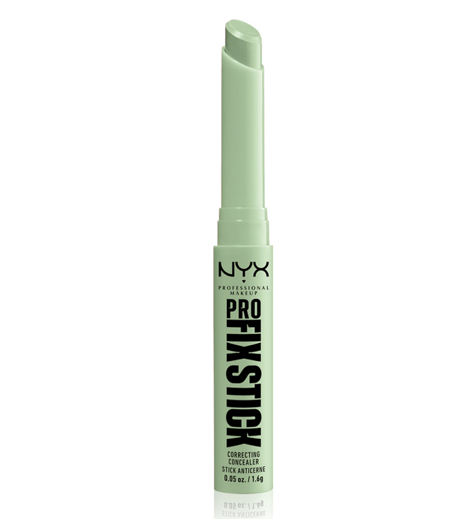 Korektor Pro Fix Stick sjednocuje tón pleti, zakrývá nedokonalosti a rozjasňuje pleť jediným tahem, 189 Kč