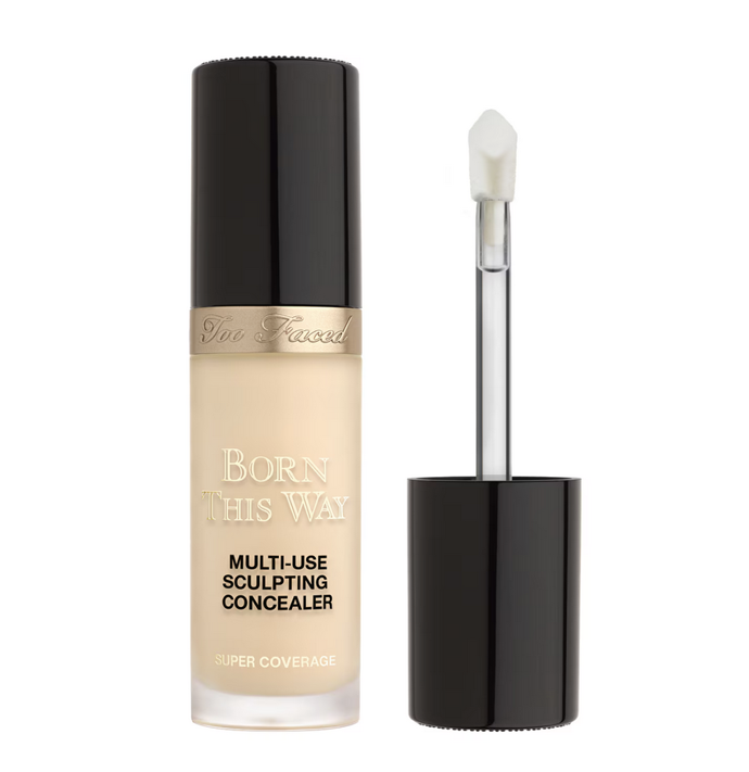Too Faced Born This Way Super Coverage Multi-Use Concealer  pro zakrytí, konturování, zvýraznění a retušování. 980 Kč