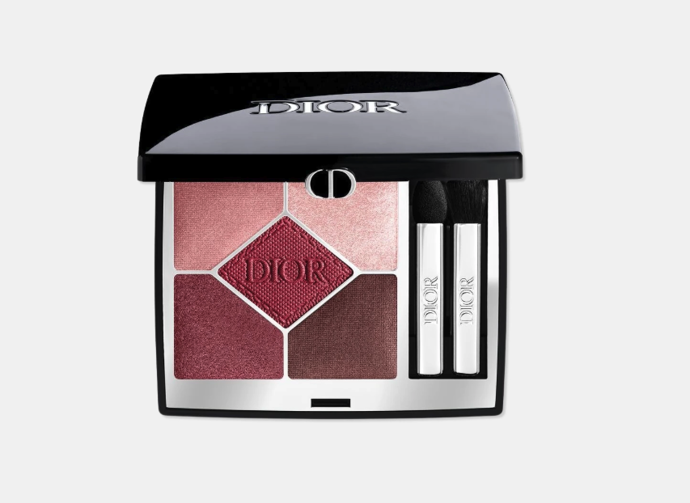Paletka očních stínů Dior, 1 499 Kč, odstín 879 Rouge Trafalgar, prodává Douglas
Paletka očních stínů Dior, 1 499 Kč, odstín 879 Rouge Trafalgar, prodává Douglas