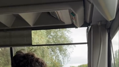 FOTO: Scheinherrův autobus slouží také jako pojízdné místo pro setkávání s voliči.