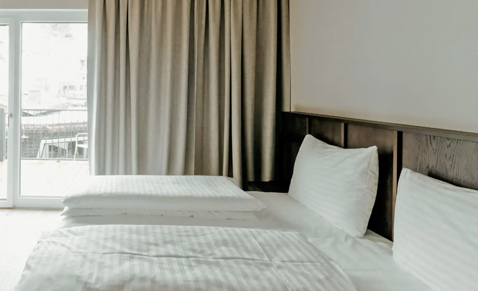 Vstup připomíná zahradnictví, pokoje útulný byt. Horský hotel ukazuje, že příroda může být součástí interiéru Vstup připomíná zahradnictví, pokoje útulný byt. Horský hotel ukazuje, že příroda může být součástí interiéru