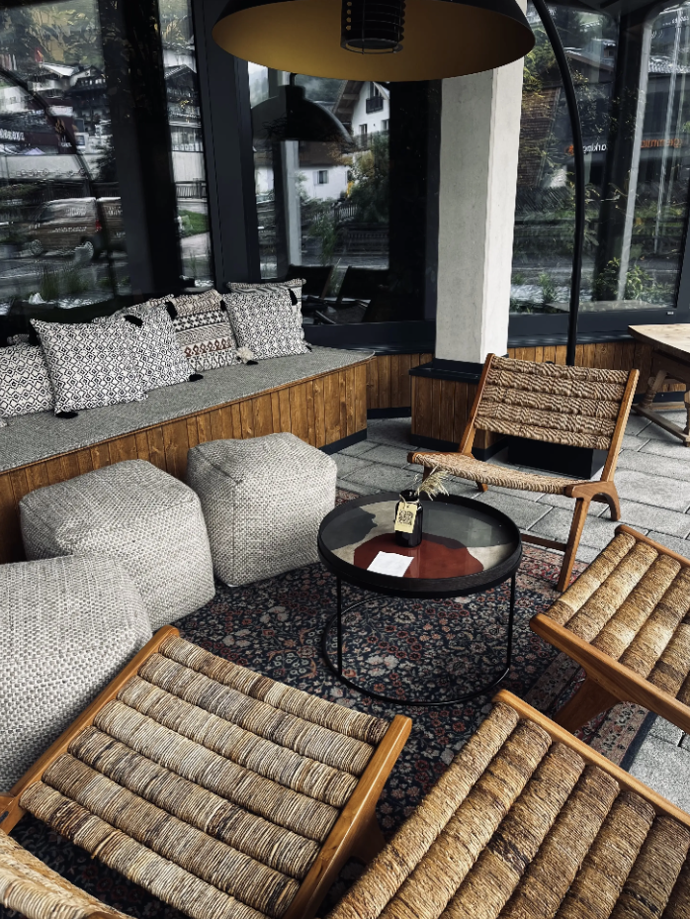 Vstup připomíná zahradnictví, pokoje útulný byt. Horský hotel ukazuje, že příroda může být součástí interiéru Vstup připomíná zahradnictví, pokoje útulný byt. Horský hotel ukazuje, že příroda může být součástí interiéru