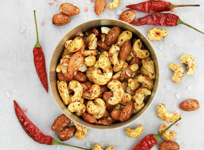 Velké oříšky z pece – med a chilli, 259 Kč Velké oříšky z pece – med a chilli, 259 Kč