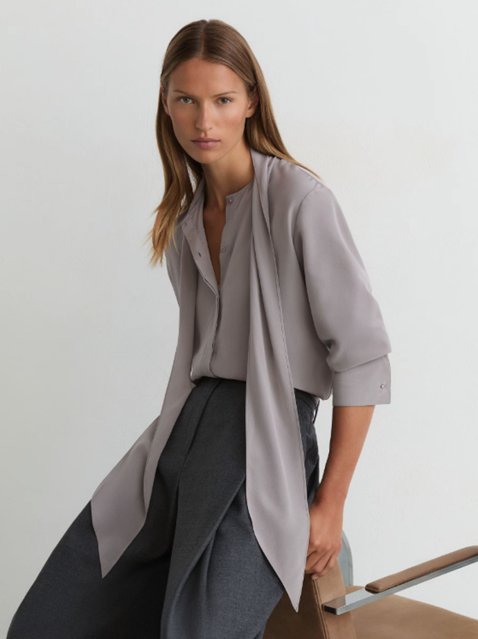 Halenka s vázačkou Reiss, 7 835 Kč
Halenka s vázačkou Reiss, 7 835 Kč