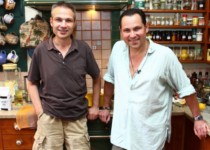 Janis Sidovský a Pavel Vítek nechali kameru nahlédnout do své kuchyně v roce 2012.