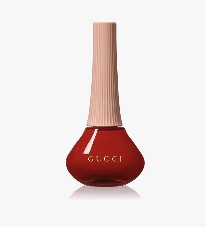 Svěřte lak svému klukovi. Miu Miu hlásí trend messy nails
