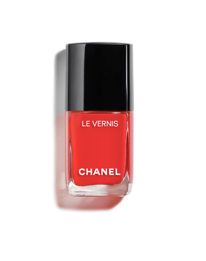 Svěřte lak svému klukovi. Miu Miu hlásí trend messy nails