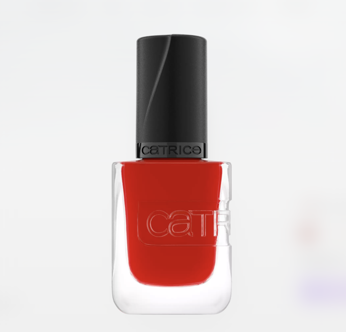 Svěřte lak svému klukovi. Miu Miu hlásí trend messy nails