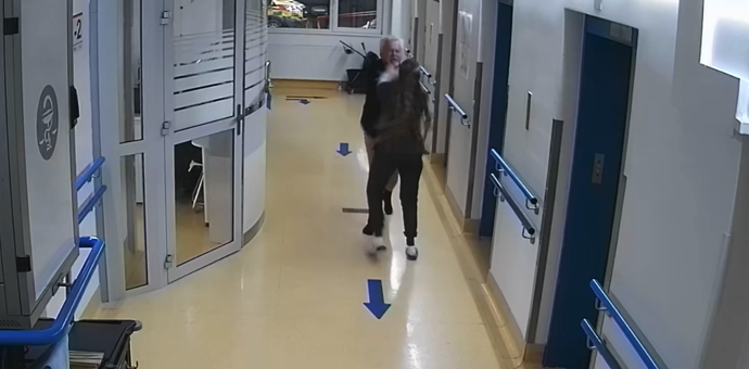 Opilec napadl v nemocnici sestřičku.