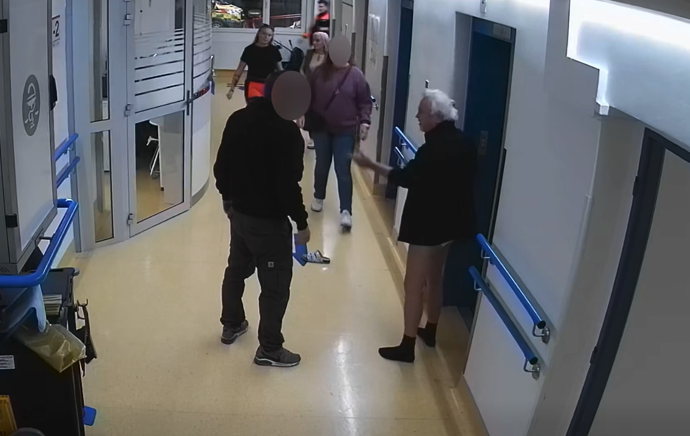 Celý incident zachytila bezpečnostní kamera.