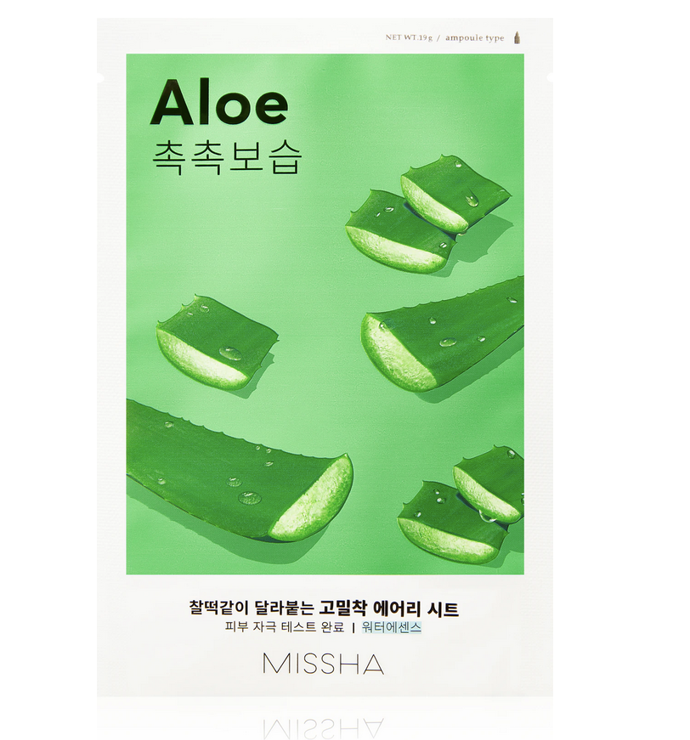 Hydratační plátýnková maska s obsahem aloe vera pro zklidnění podrážděné pleti. Jemná struktura masky perfektně přilne k pleti a zajistí účinné vstřebání aktivních složek. 44 Kč