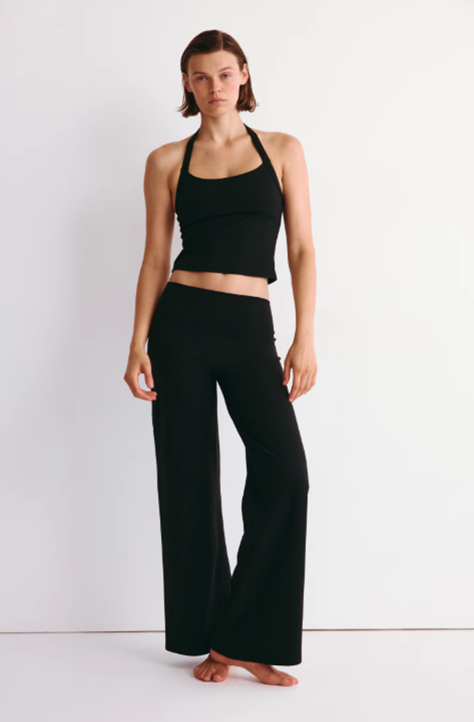 Široké sportovní legíny H&M, 879 Kč Široké sportovní legíny H&M, 879 Kč