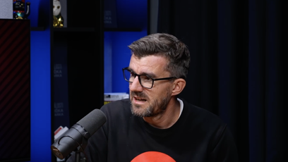 FOTO: Během rozhovoru si rýpl do podcastera Čestmíra Strakatého.