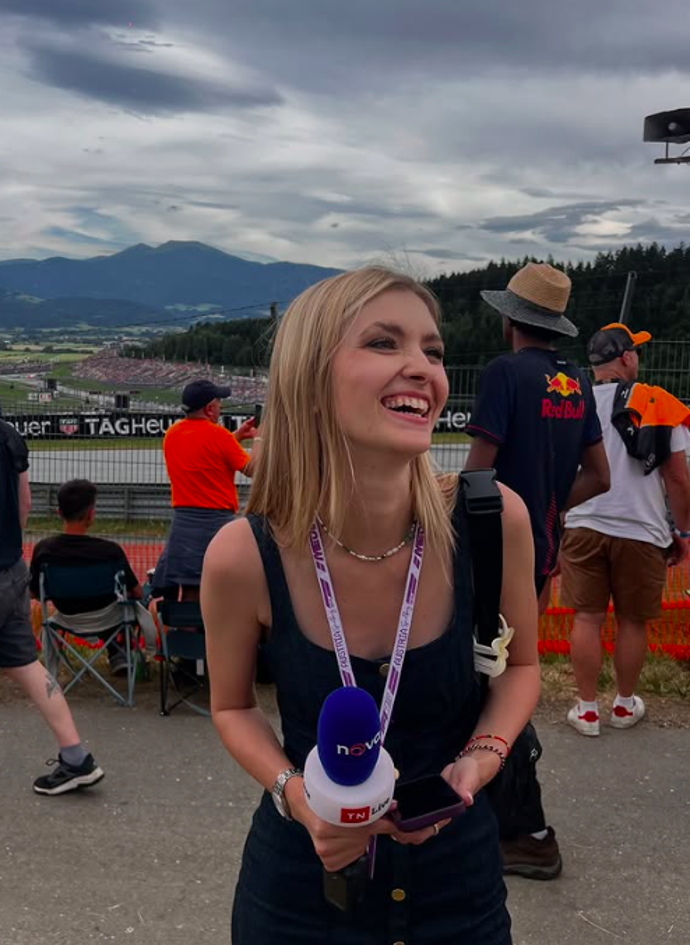 Moderátorka komentátorského týmu Formule 1 Karolína Bulisová