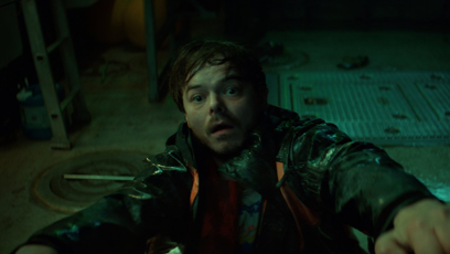 FOTO: Charlie Heaton v seriálu Tam dole.