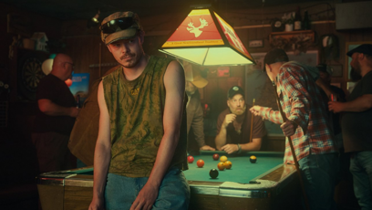 FOTO: Charlie Heaton v seriálu Tam dole.