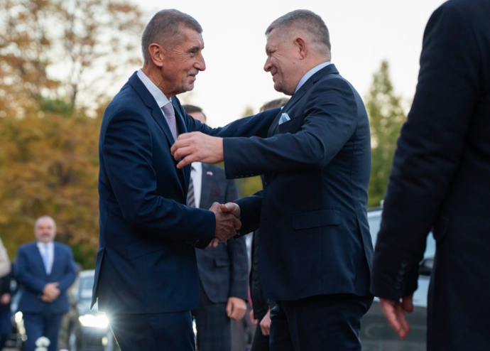 Andrej Babiš přivítal Roberta Fica v Praze.