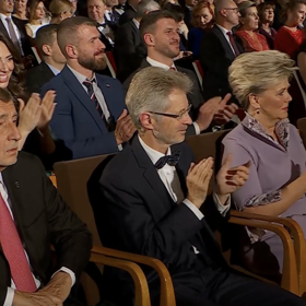 Premiér Andrej Babiš po silném projevu prezidenta netleskal.