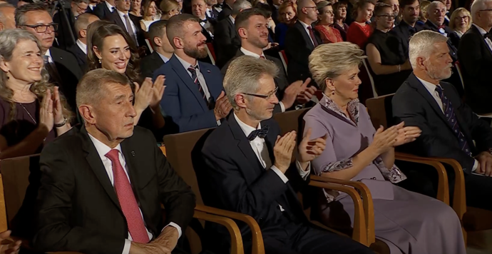 Premiér Andrej Babiš po silném projevu prezidenta netleskal.