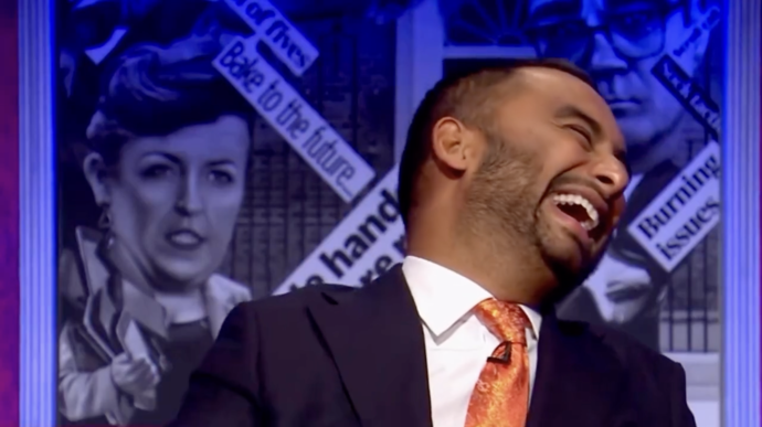 Premiérova odpověď Rajana rozesmála natolik, že se zaklonil v křesle.