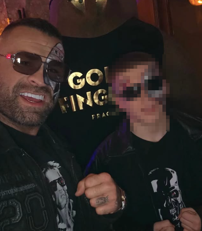 Karlos Vémola si s nejstarším synem užíval Halloween. 