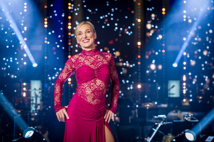 V červených šatech předvedla žhavé tango V červených šatech předvedla žhavé tango