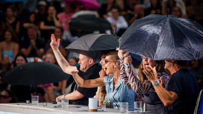 FOTO: Natáčení nejnovějšího dílu Superstar se neobešlo bez dramatických komplikací. Během vystoupení Natálie Schielové se nad Znojmem rozzuřila silná bouřka, která narušila průběh natáčení.