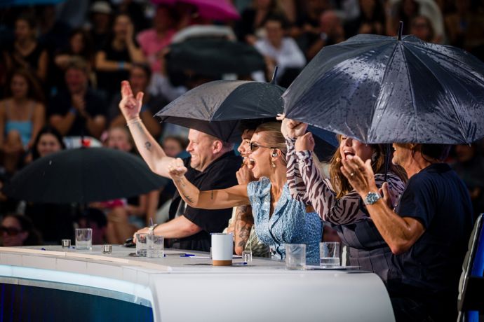 Natáčení nejnovějšího dílu Superstar se neobešlo bez dramatických komplikací. Během vystoupení Natálie Schielové se nad Znojmem rozzuřila silná bouřka, která narušila průběh natáčení.