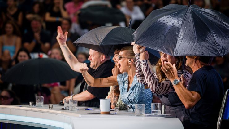 Natáčení nejnovějšího dílu Superstar se neobešlo bez dramatických komplikací. Během vystoupení Natálie Schielové se nad Znojmem rozzuřila silná bouřka, která narušila průběh natáčení.