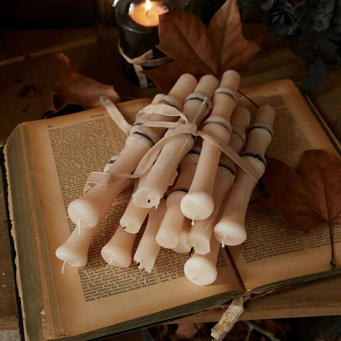 Halloween může být i elegantní. Zapomeňte na plastové kostlivce a proměňte domov v tajemné místo