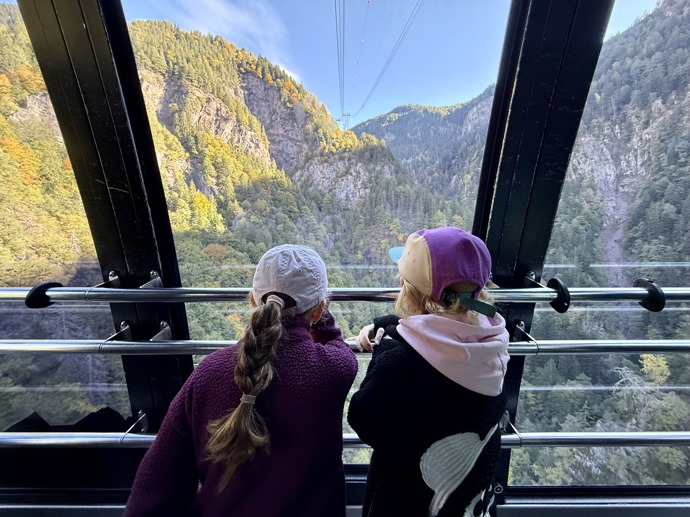 Lanovka do oblasti Merano 2000 vás vyveze na vrchol za pár minut